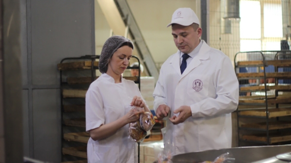 "Мы в постоянном поиске". Директор хлебозавода о популярных продуктах и особенностях производства хлеба