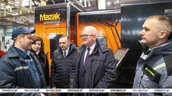 Идеал белорусской женщины, кадровый вопрос, развитие экономики. О чем говорил глава ЦИК с коллективом "Гомсельмаша"